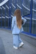Классический детский брючный костюм для девочки (жакет на подкладке + штаны на резинке) 122-128 голубой - изображение 3