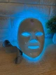 Светодиодная LED-маска для лица 7 цветов, 8 режимов, перезаряжаемая маска светотерапии для омоложения, от акне, морщин и расширенных пор, белая - изображение 5