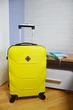 Чемодан дорожный пластиковый на колесах Bonro 2019 маленький желтый (10500400) - изображение 2