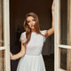 Платье свадебное "Minimalist Allure" с открытой спиной белое XS/S - изображение 2