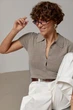 Однотонная вязаная футболка - поло Lurex Кофейный One Size (95050) - изображение 1