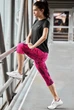 Спортивні легінси капрі-бриджі для жінки Crivit LYCRA® 463929 S рожевий - зображення 2