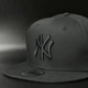 Черная кепка с прямым козырьком New Era 9FIFTY MLB New York Yankees S/M 11180834 - изображение 2