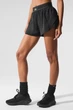 Женские шорты Alo Yoga Match Point Short Black W6334R размер S - изображение 3