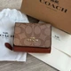 Женский кошелек Coach Small Trifold wallet светло-коричневый + подарочная упаковка - изображение 1