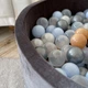 Сухий басейн Joyful Kids Натуральний оксамит 100x40 см Сірий з кульками 100 шт - зображення 6