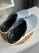 Шльопанці жіночі Crocs сірі сабо розмір EU38 US8 25 см - зображення 4