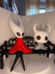 Колекційні фігурки Горнет та Лицар з гри Hollow Knight на лавочці. Aivory - изображение 2