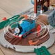 Ігровий набір Thomas & Friends Доставка бочок - Заряджання та вогонь JDF26 (0194735282425) - зображення 7