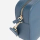 Torebka crossbody damska skórzana mała Coccinelle Tebemini E5MN555M301 B27 Niebieska (800070354334) - obraz 5