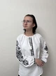 Вишиванка для дівчинки Єремія біла з чорною вишивкою р.134 - зображення 2