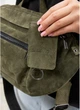 Женская поясная сумка-бананка из натуральной замши SAMBAG Оливковая (550503821) - изображение 9