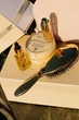 Набор для волос и губ Ukrainian Rose: Маска Ukrainian Rose Ceramide Mask 250 мл + Масло Ukrainian Rose Hair Oil 30 мл + Блеск-масло для губ Ukrainian Rose Infused Lip Balm & Oil Honey Rose 7 мл + Щетка для волос + Косметичка - изображение 3