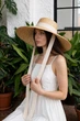 Летняя соломенная шляпа LUXURY SHADE с широкими полями и лентой бежевой - изображение 3