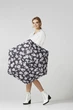 Парасолька жіноча Fulton L340 Miniflat-2 Black and White Floral (Черно-белые цветы) - зображення 2
