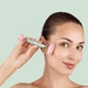 Роллер-массажер для лица и тела с розовым кварцем GESKE SmartAppGuided Rose Quartz Face & Body Roller 5в1 зеленый - изображение 2