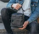 Мужская кожаная барсетка через плечо Tiding Bag BON6165 19×22×5 черная — компактная сумка с карманами для документов и телефона - изображение 3