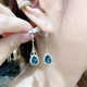 Довгі сережки-краплі з кристалами CrystalBlos, золотисті - зображення 7