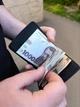 Кожаный зажим для денег и карточек с гравировкой украинской символики замшевый черный + коричневый - изображение 2