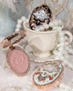Рум'яна від Flower Knows Strawberry Rococo Embossed Blush (01 Angel Chanson) - зображення 4