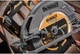 Акумуляторна циркулярна пила DeWalt 18V XR FLEXVOLT ADVANTAGE 190 мм без акумулятора та зарядного пристрою (DCS573NT-XJ) - зображення 10