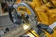 Пила торцювальна DeWalt 54V Flexvolt 216 мм з 2 акумуляторами 6 Аг (DCS777T2-QW) - зображення 6