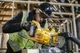 Пила торцювальна DeWalt 54V Flexvolt 216 мм з 2 акумуляторами 6 Аг (DCS777T2-QW) - зображення 7