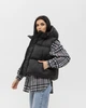 Жіноча безрукавка чорна однотонна тепла жилет капюшон L-XL (369553) - зображення 1