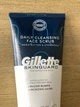 Очищувальний чоловічий скраб проти врослого волосся Gillette Skinguard Scrub з відлущувальним ефектом 150 мл - зображення 3