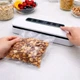 Вакуумный упаковщик мощность 110 Вт цвет белый с вакуумными пакетами 5 м х 25 см для хранения продуктов - изображение 2