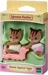 Zestaw figurek Epoch Sylvanian Families Bliźniaki wiewiórki 2 szt (5054131054215) - obraz 1