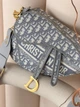 Жіноча сумка Saddle Bag світло-сірий напис через плечі сідло - зображення 2