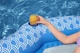 Надувний матрац-гамак Комфорт плюш Bestway 43554 з плюшевим покриттям і подушкою синій 178×117 см - зображення 5