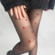 Женские капроновые колготки черного цвета с красными сердечками, колготы 20 den с принтом, размер 1/2 - изображение 6