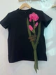Женская футболка классическая плотная с разрезами Розовые Ирисы Modna KAZKA MKNK11526 - 44, Чорний - изображение 2
