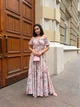 Платье длинное вечернее в цветок серого цвета 38526 42/48 - изображение 2