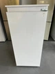 Холодильник однокамерний вбудований із морозильною камерою Whirlpool 120 white z 85 см б/у - зображення 1