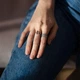 Серебряное кольцо широкое 925 пробы с родиевым покрытием — переплетённый дизайн, без вставок, 18 размер - изображение 3