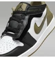 Кросівки чоловічі Jordan 1 Low Flyase White 42 Білий DM1206-102 - зображення 10