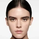 Увлажняющий омолаживающий консиллер Victoria Beckham The Concealer Pen with TFC8® Luminous Coverage Concealer FL2 2.4 мл - изображение 8