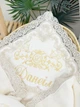 Утеплённая крыжма для мальчика Family Tradition велюровая махра плюш с вышивкой и кружевом 100х100 см белый / айвори Крылатые ангелы - изображение 3