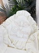 Крыжма для мальчика Family Tradition муслин с вышивкой и оборкой 100х100 см айвори Два ангела - изображение 2