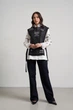 Жіноча жилетка-накидка з вишивкою RicaMare L-XL Чорний (RM4325-26DJ---3251) - изображение 9