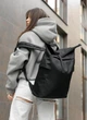Жіночий міський рюкзак RollTop з поліестеру для ноутбука 12.5–17 дюймів з регульованим об'ємом та кишенями, чорний 60602 - зображення 10