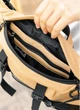 Велика жіноча поясна сумка бананка з екошкіри Sambag DynamicDart бежева 60521 - зображення 6
