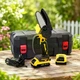Акумуляторна мініпила Jumpex 26X-50 8 дюймів 21 В з двома акумуляторами шина 240 мм електропила з автоматичним змащуванням ланцюга для обрізання гілок кущів дерев садових робіт заготівлі дров кейс зарядний пристрій - изображение 5
