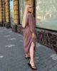 Плаття-сорочка жіноче максі з льону жатки вільного прямого крою з відкладним коміром ґудзиками накладними кишенями та бічними розрізами великих розмірів G&M k-130980 54-56 Розмір кольору моко - зображення 4