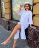 Плаття-сорочка жіноче максі з льону жатки вільного прямого крою з відкладним коміром ґудзиками накладними кишенями та бічними розрізами великих розмірів G&M k-130981 54-56 Розмір колір білий - зображення 3