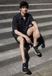 Чоловічі кросівкиCrocs Literide 360 Pacer Marblet Black Citrus (48/49, чорний) - зображення 2