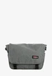 Сумка через плечо EastPak Delegate 008 20L в графитовом цвете. - изображение 2